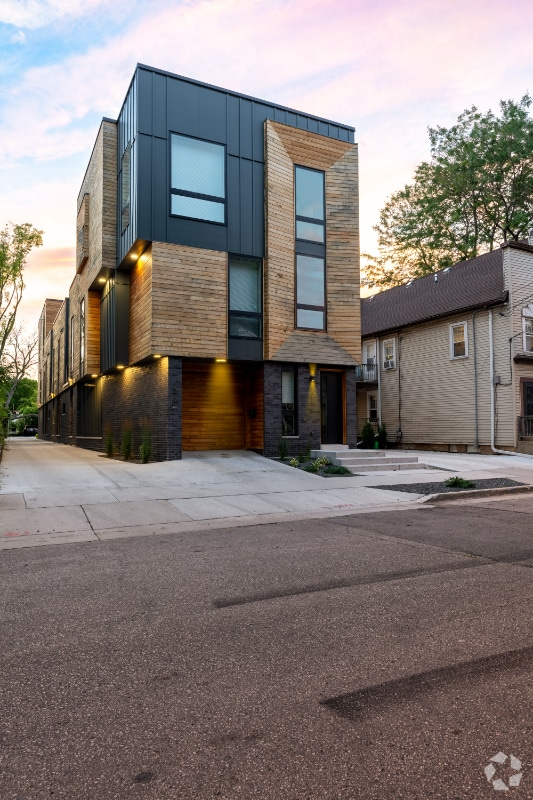 Building Photo - 1817 N Arlington Pl
