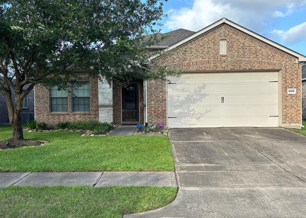 Foto principal - 15518 Huddleston Dr