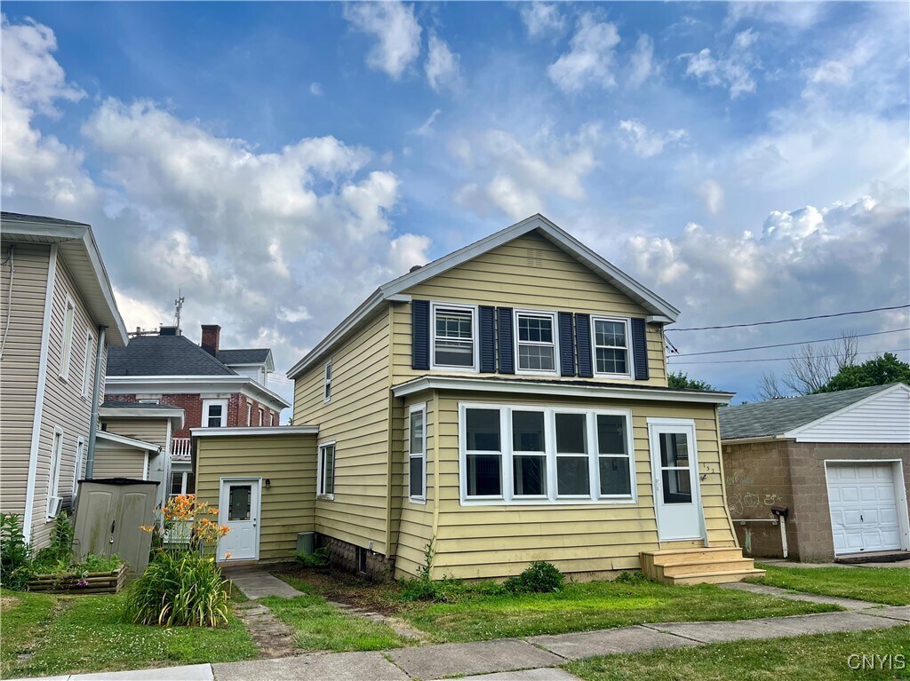 Primary Photo - 152 W Cayuga St