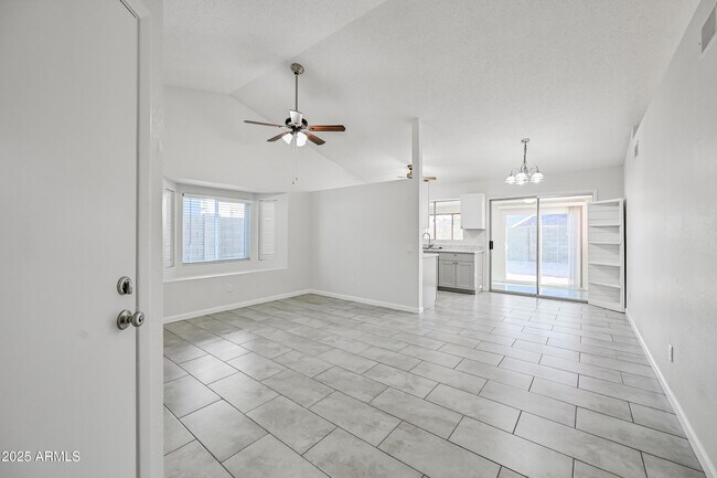 Foto del edificio - 1813 E Grandview Rd