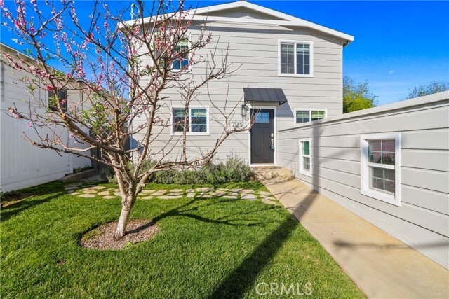 Building Photo - 725 N Bandini St