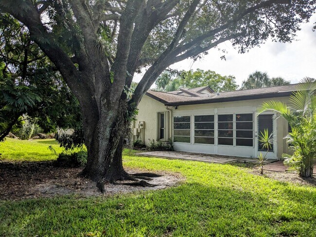 Building Photo - 102 Village Walk Dr