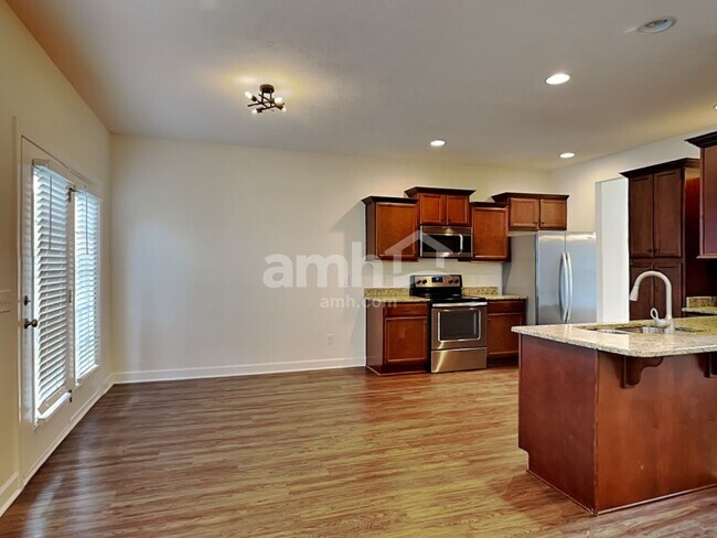 Foto del edificio - 6457 Sunnywood Dr