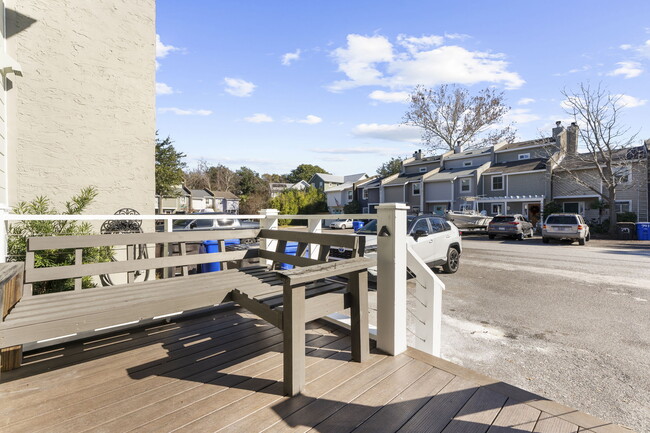 Building Photo - 706 Nora Ln