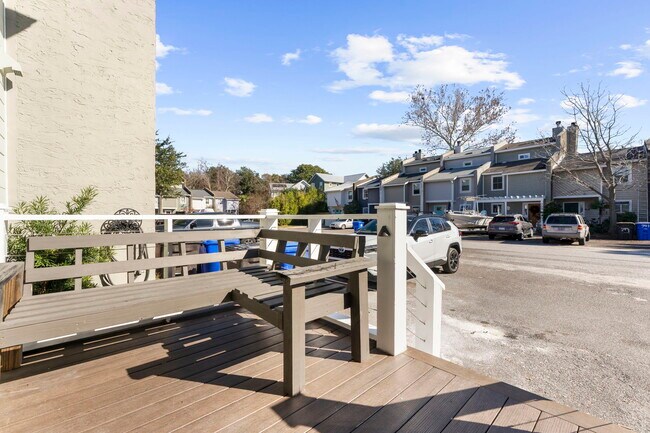 Photo - 706 Nora Ln Townhome