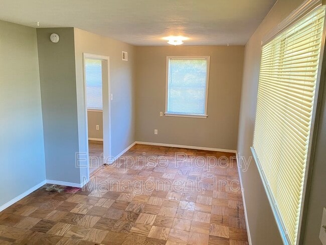 Building Photo - 2983 Knightway Rd