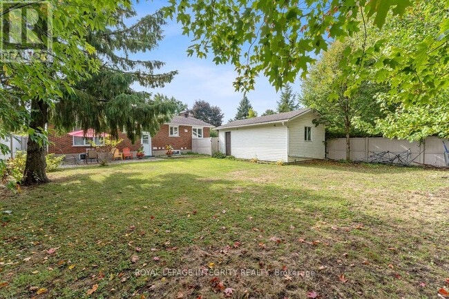 Building Photo - 1105 Falaise Rd