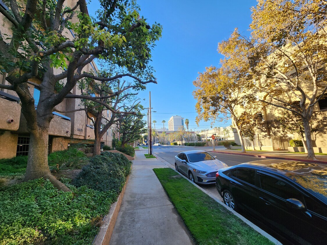14572 Dickens St Unit 103, Sherman Oaks, CA 91403 Condo for Rent in