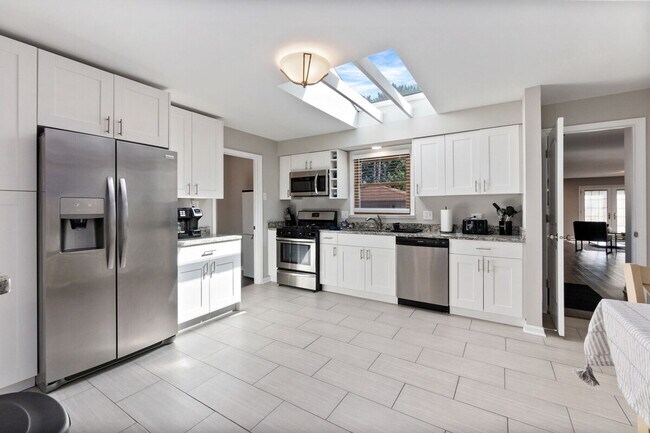 Building Photo - 6815 W 87th St