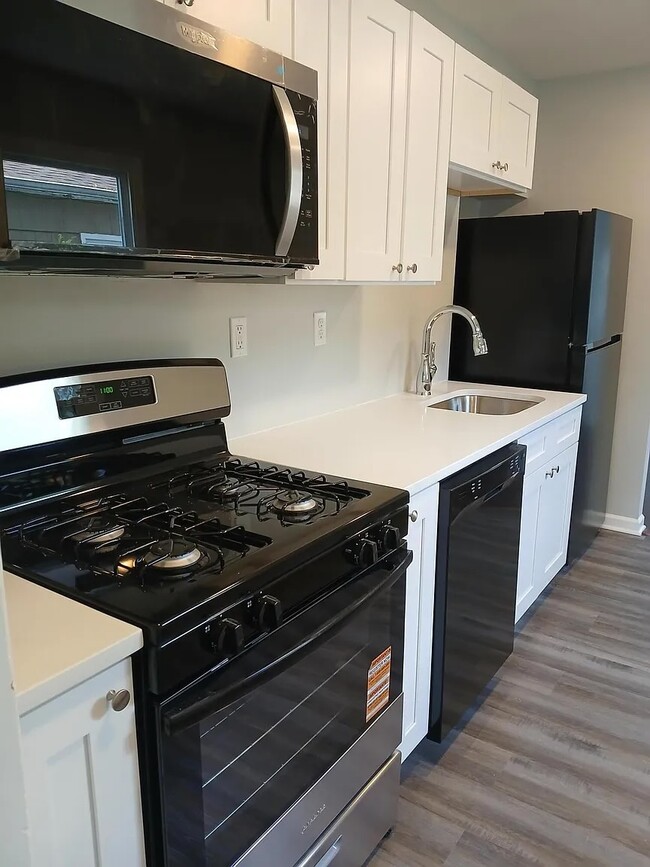 Foto del edificio - 7616 Walnut Ave