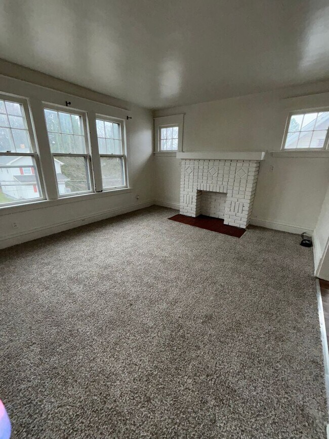 Foto del edificio - 512 E Hillcrest Ave