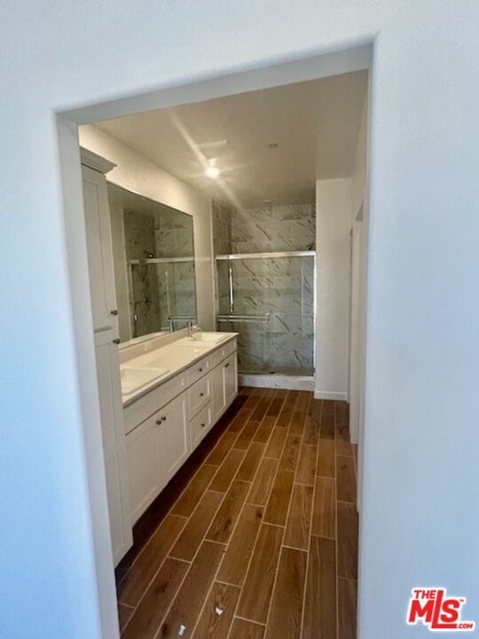 Foto del edificio - 3533 Chestnut Grv Ln