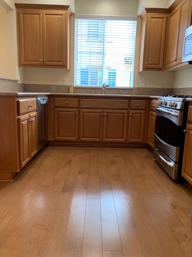 Building Photo - Available Soon in Sunnyvale: 2 Bed, 2.5 Ba...