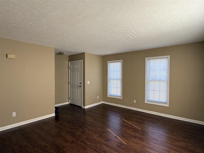 Building Photo - 739 Tara Ct