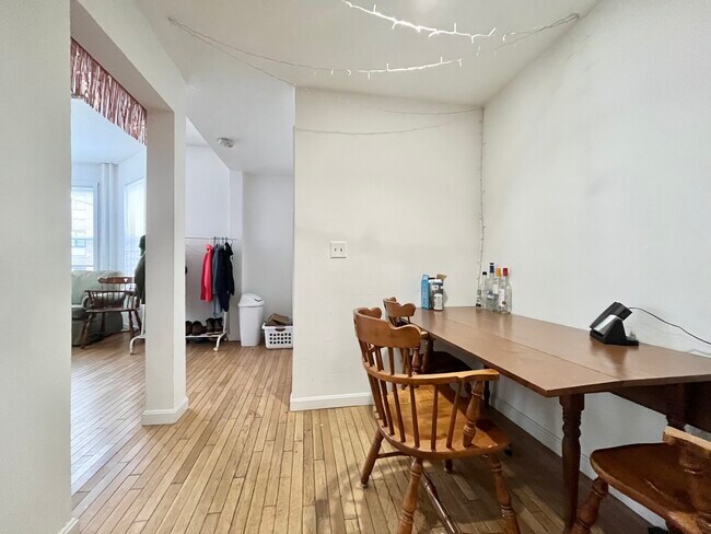 Foto del edificio - 10 Parker Hill Ave