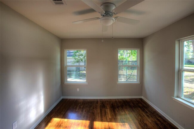 Building Photo - 1226 Ridgeley Dr