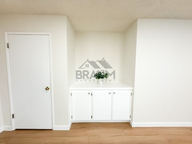 Building Photo - 13347 Victory Blvd