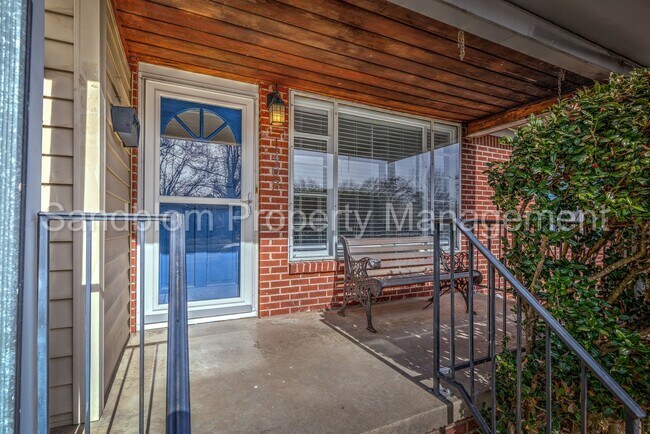 Foto del edificio - FOR LEASE | Brookside | $1300 Rent + $1300...