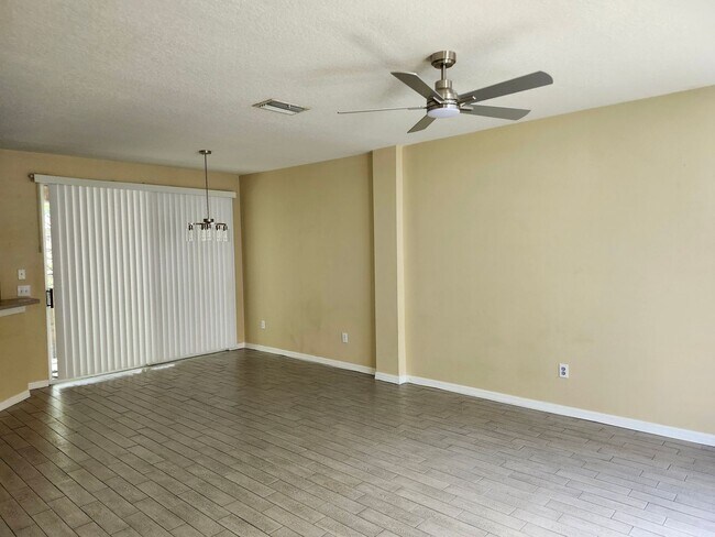 Foto del edificio - Townhome Near MLK and I-75