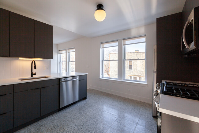 Foto del edificio - 2313 N Albany Ave