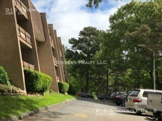 Building Photo - 915 Seminole Drive # 8 East Ridge