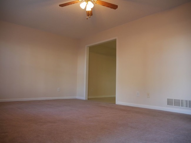 Building Photo - 204 Emma Gilley Dr