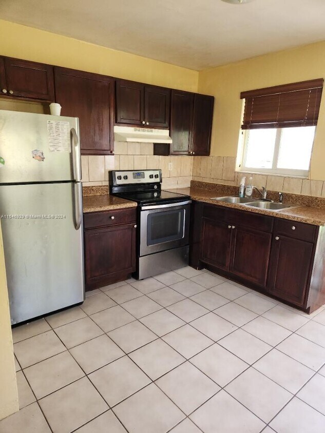 Primary Photo - 6115 SW 30th St