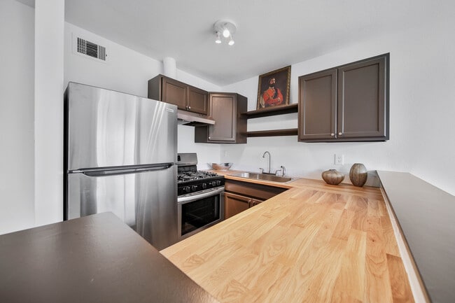 Modern kitchen with stainless steel appliances - 1408 Hughes St