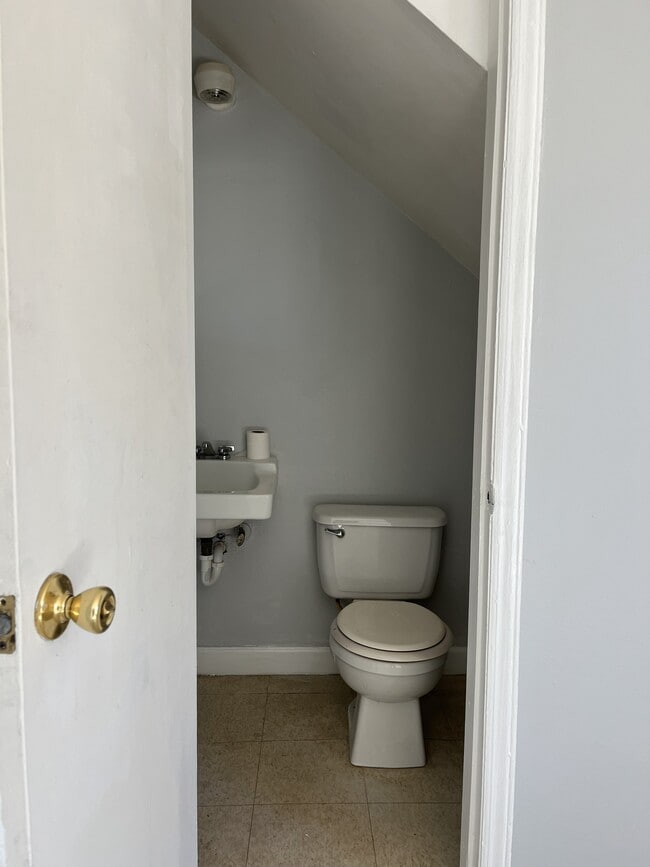 Building Photo - 2621 Dr Carver Rd