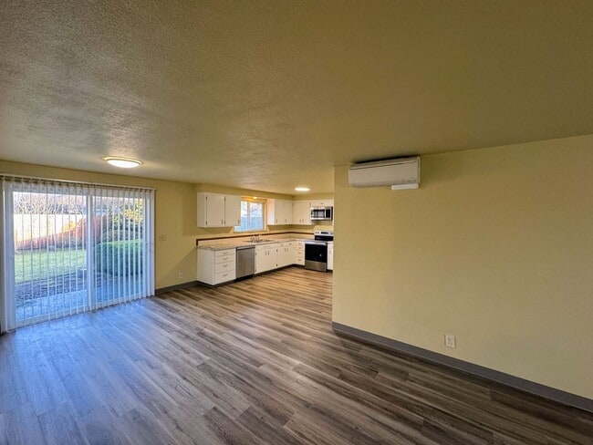 Photo - 2-Bed, 1-Bath Duplex – Great Location! Townhome
