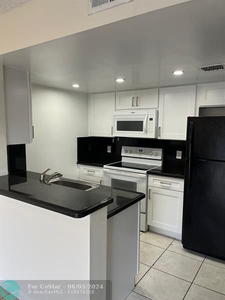 Building Photo - 3235 Coral Lake Way