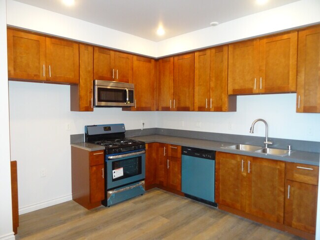 Foto del edificio - 18711 Sherman Way