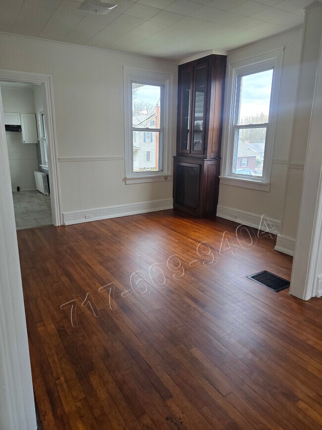 Building Photo - 420 Erie St