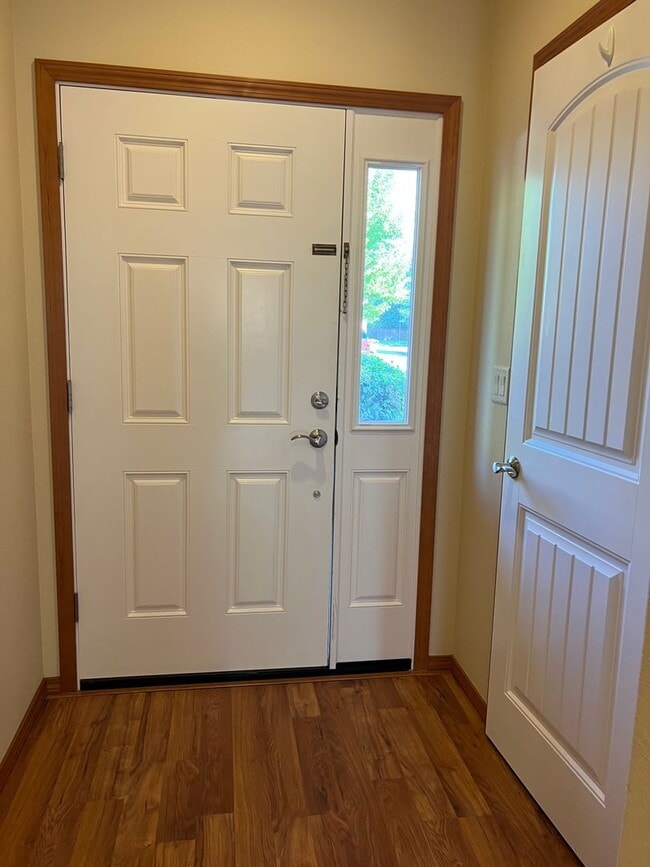 Building Photo - 417 SW Pemberly Loop