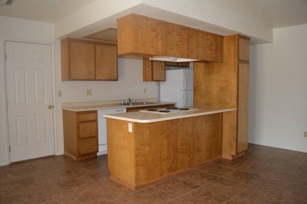 Building Photo - 5080-5090 S La Calzada Dr