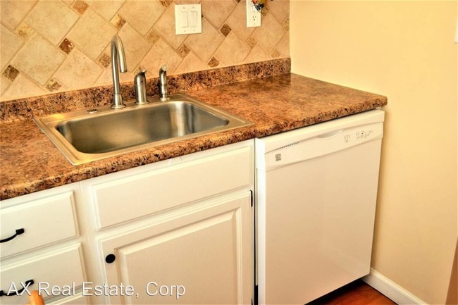 Building Photo - 21 Centre St