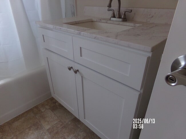 Building Photo - 11618 Riverside Dr