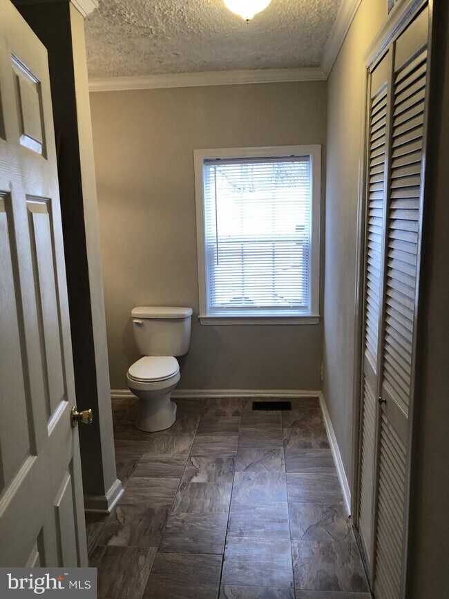 Building Photo - 35 Lovelace Ln