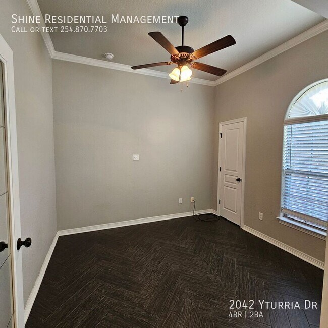 Foto del edificio - 2042 Yturria Dr