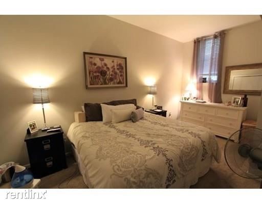 Building Photo - 2 br, 1 bath  - 350 W 4th St Apt 106