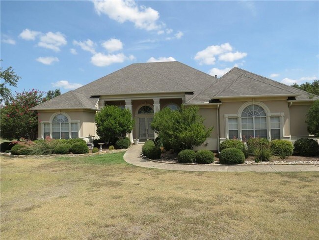 Building Photo - 12 Brookhollow Cir