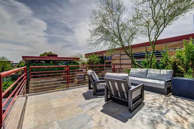 Building Photo - 7141 E Rancho Vista Dr