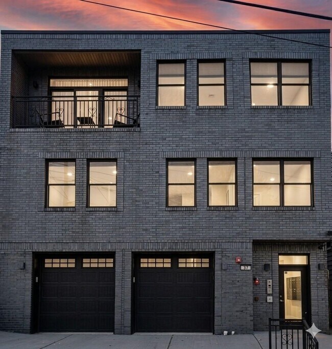 Building Photo - 37 Spruce St