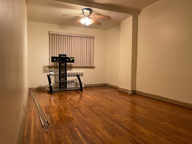 Foto del edificio - 978 E 89th St