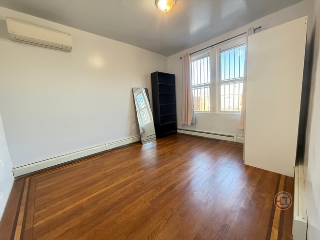 Building Photo - 2889 E 195th St