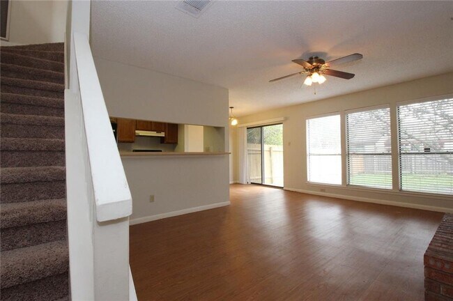 Foto del edificio - 9002 Sanger Dr