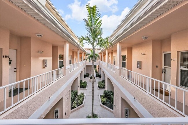 Foto del edificio - 1044 Woodshire Ln
