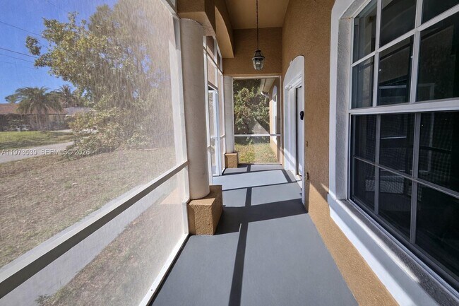 Foto del edificio - 2502 W 10th St