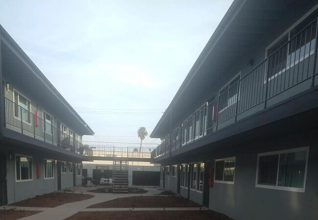 Foto del edificio - 5560 Ackerfield Ave