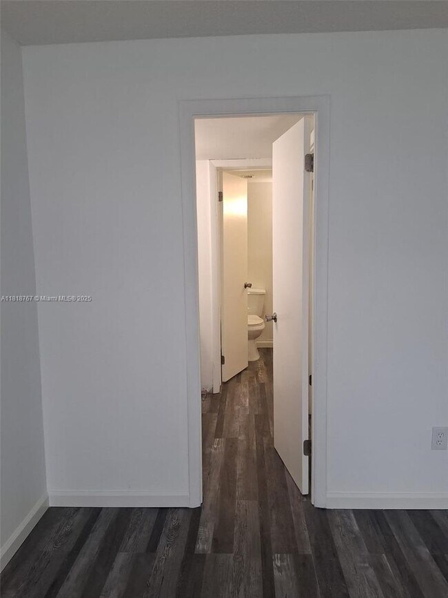 Foto del edificio - 492 NW 165th St